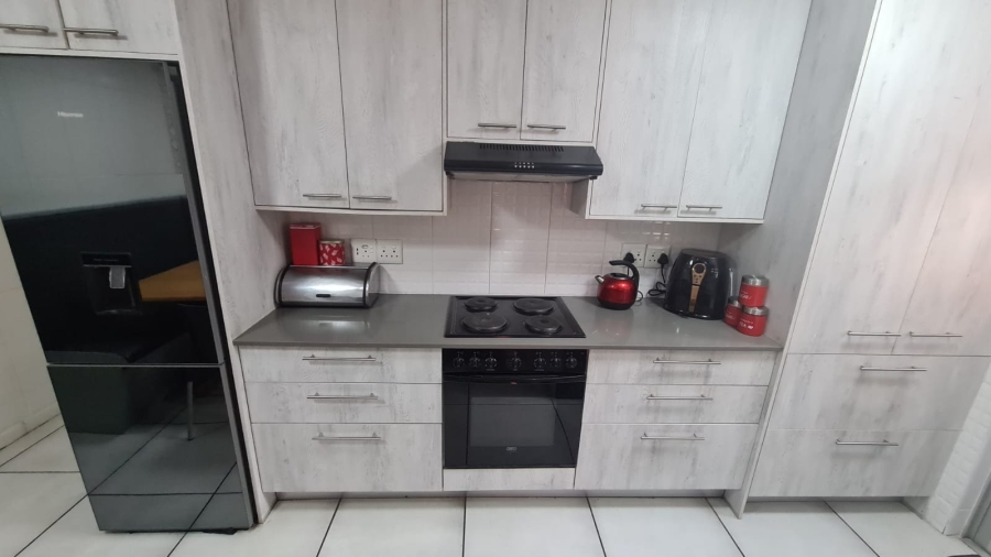 5 Bedroom Property for Sale in Rocklands Western Cape